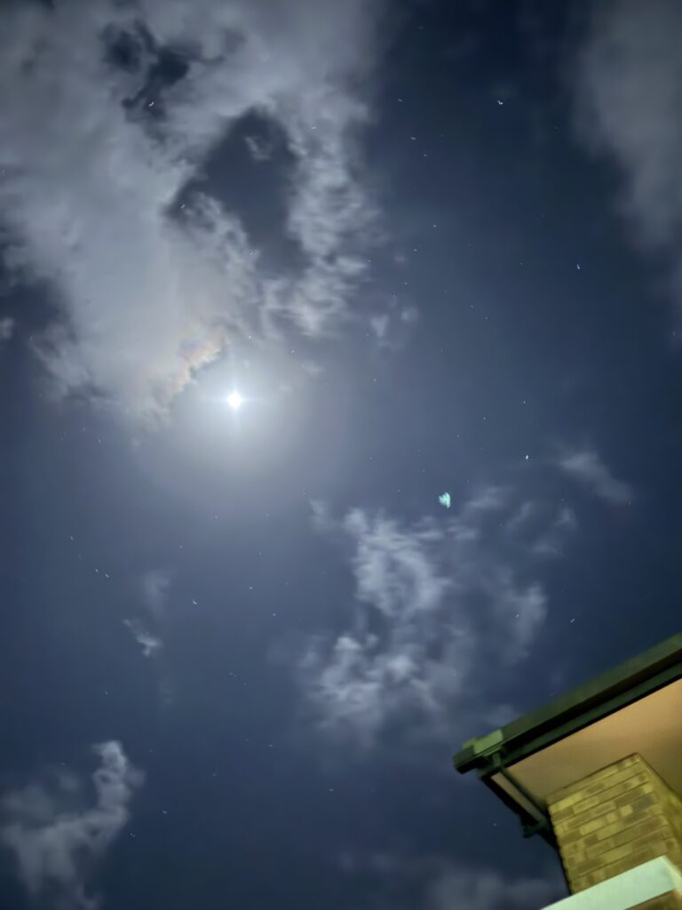 月が綺麗ですね。と言ったのは誰だったか。