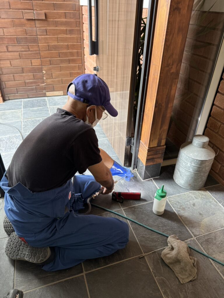 防蟻の更新は大切です。